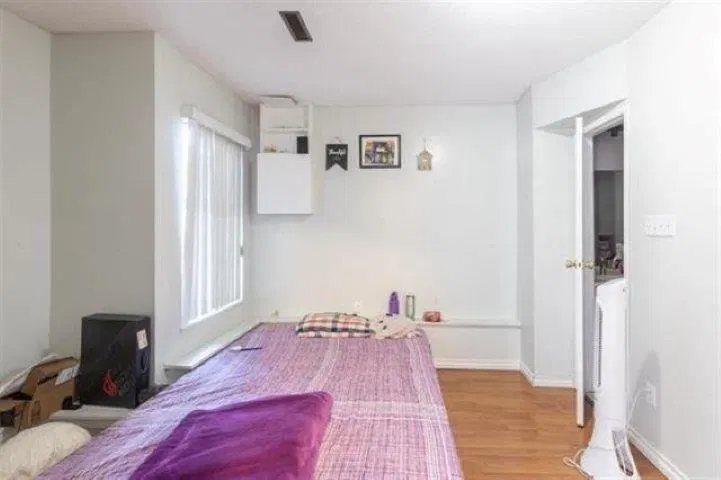 Photo 3 of 27 at 13325 66a Avenue