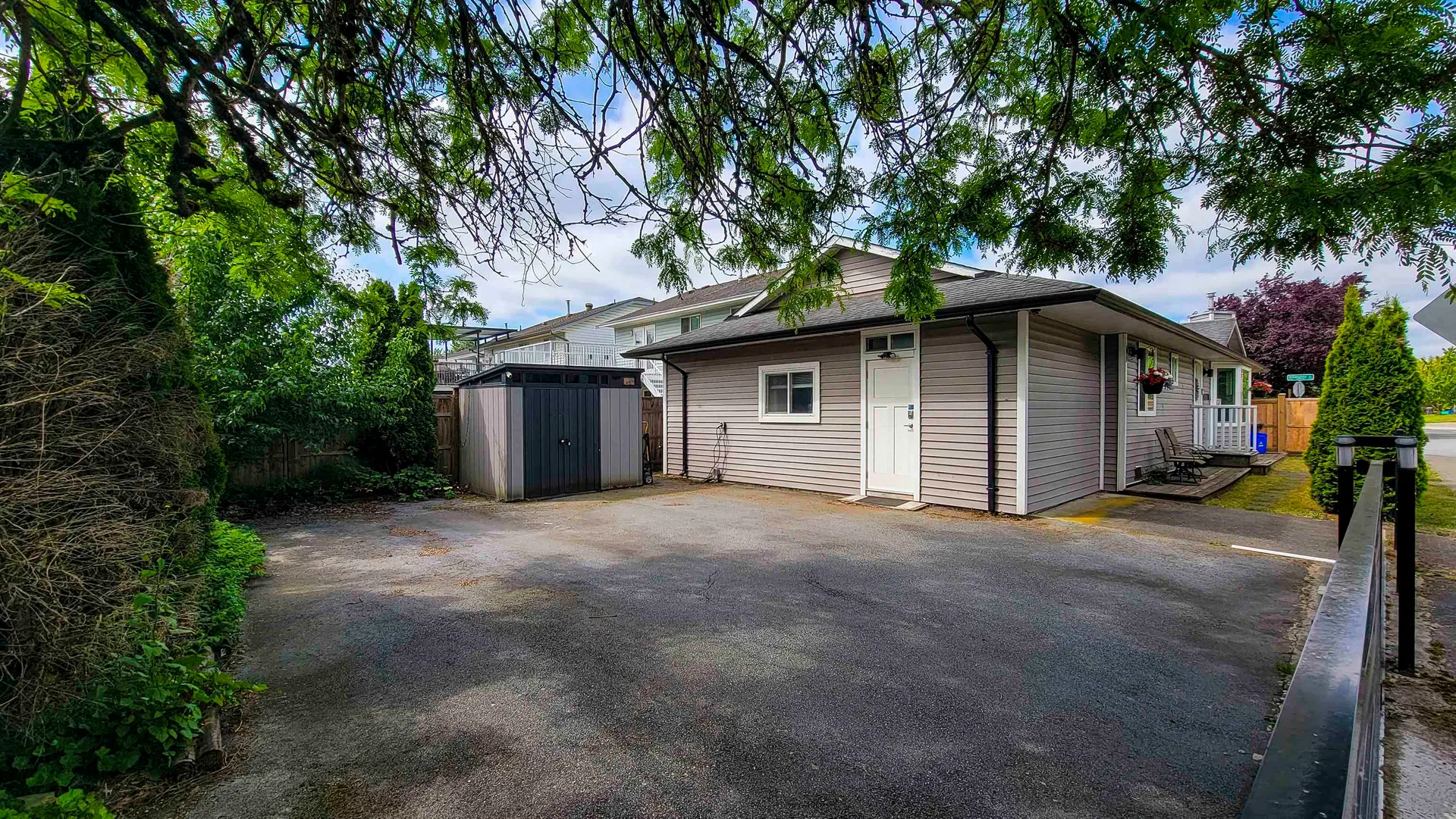 Photo 5 of 40 at 2288 Willoughby Way