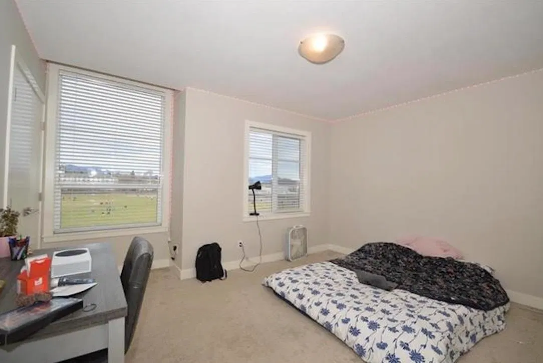Photo 5 of 12 at 45594 Meadowbrook Drive