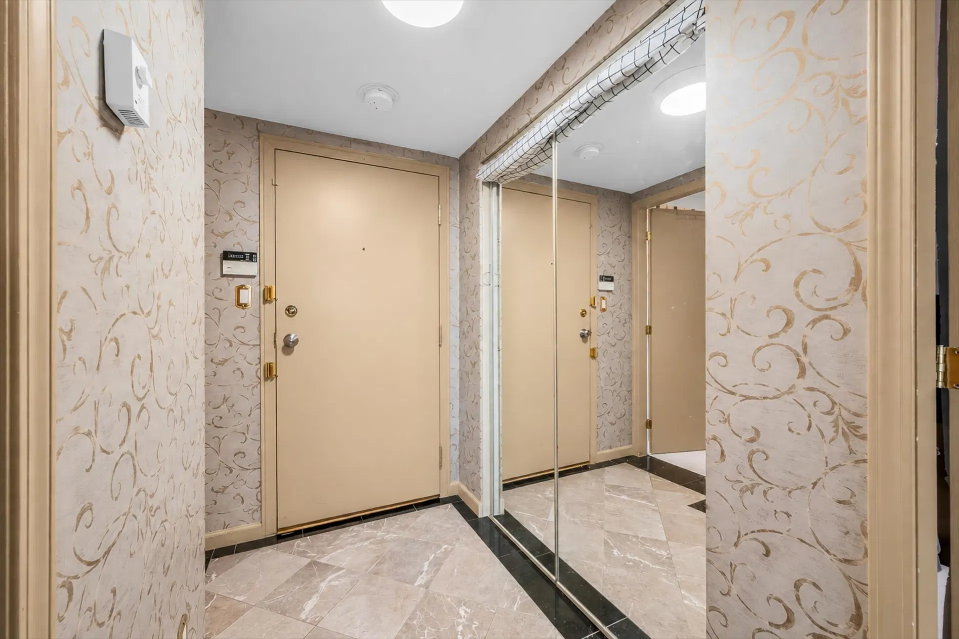 Photo 3 of 20 at #1601 – 8238 Saba Road