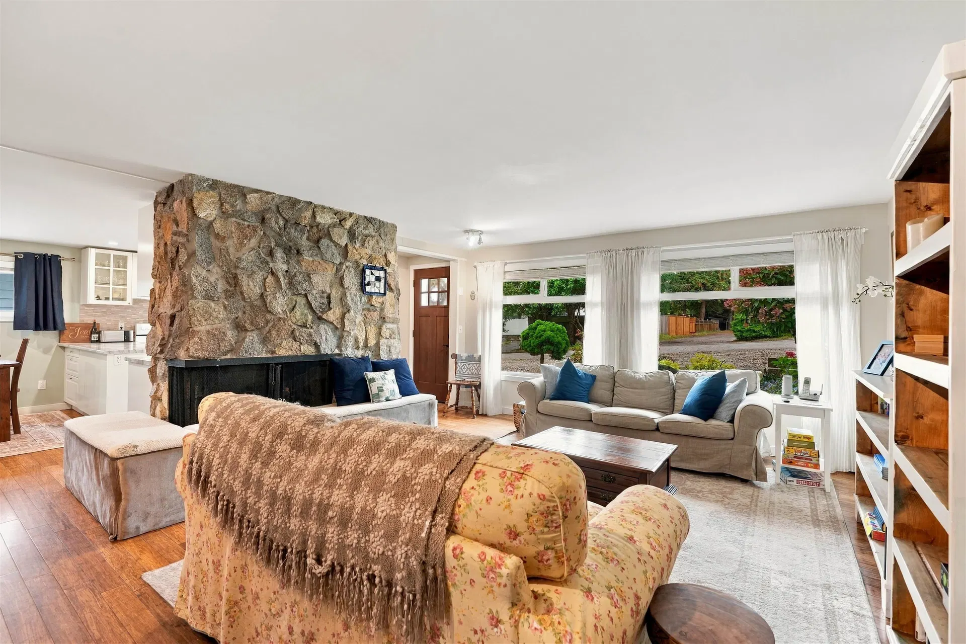 Photo 4 of 40 at 5734 Pebble Crescent
