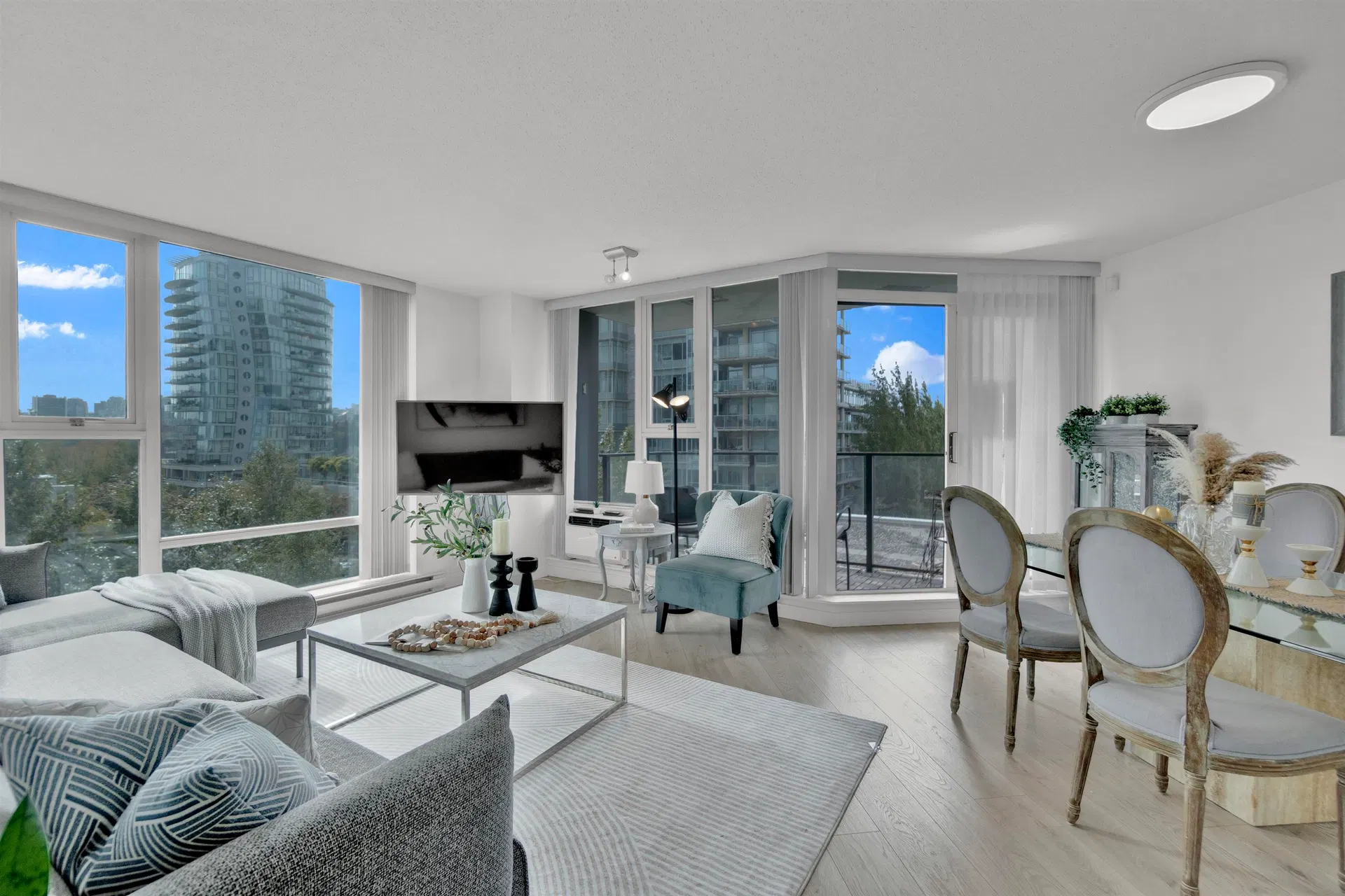 Photo 2 of 40 at #502 – 455 Beach Crescent