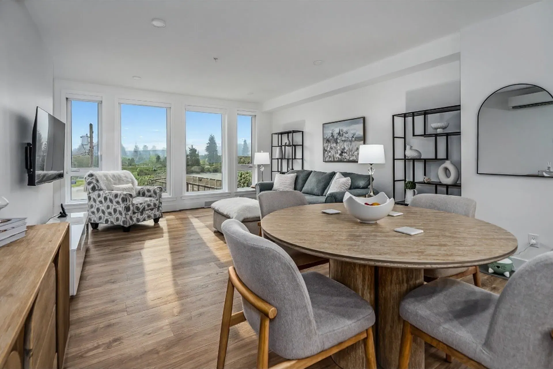 Photo 3 of 40 at #301 – 33160 Plaxton Crescent