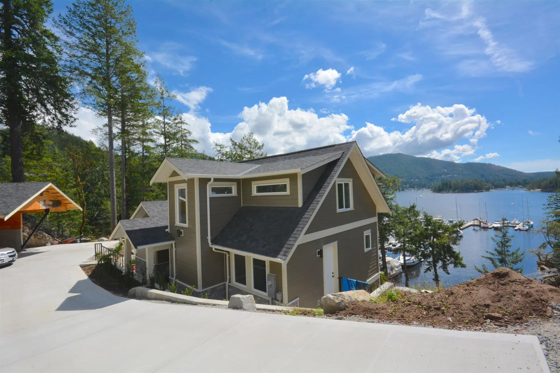#14 – 4622 Sinclair Bay Road