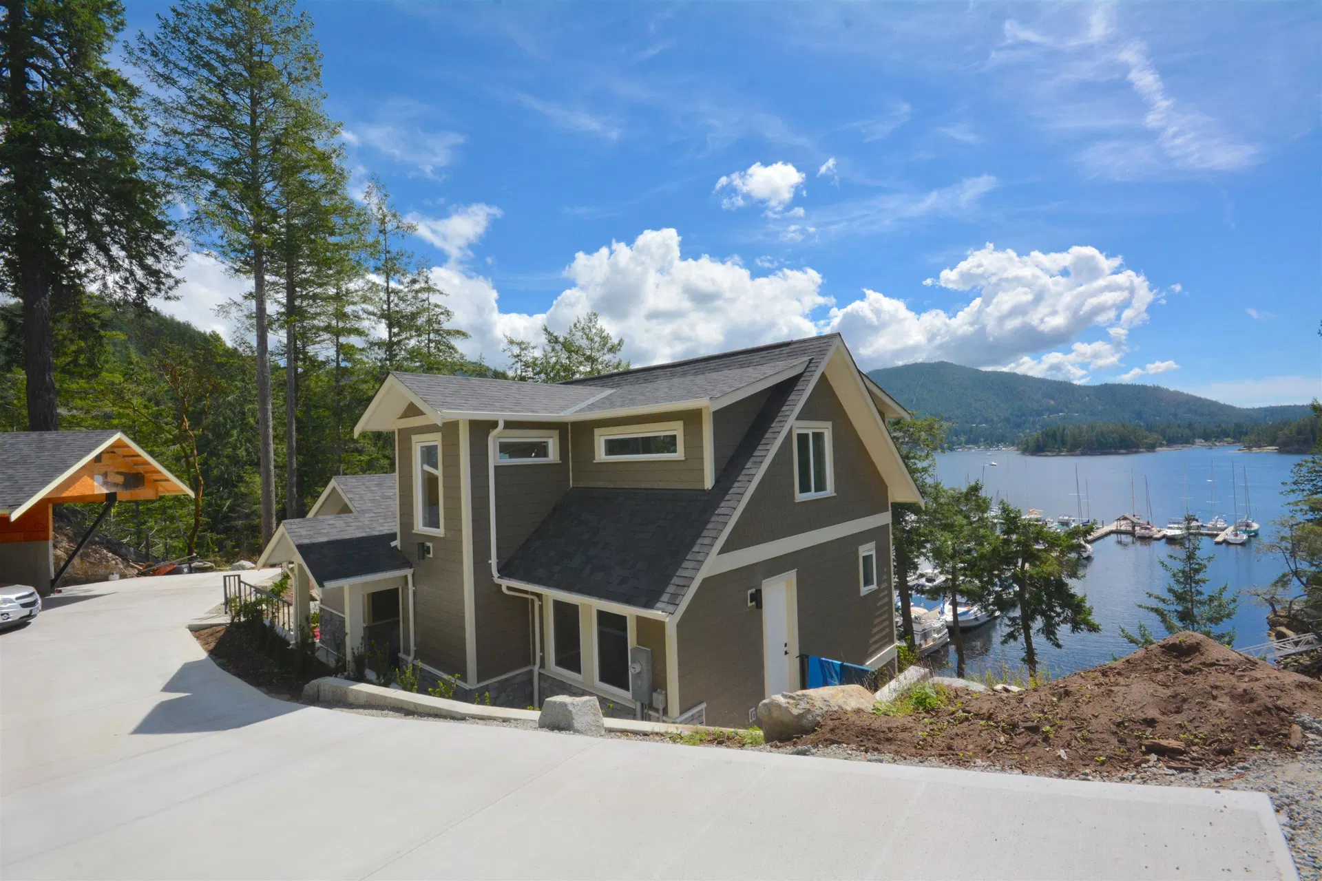 Photo 1 of 19 at #14 – 4622 Sinclair Bay Road