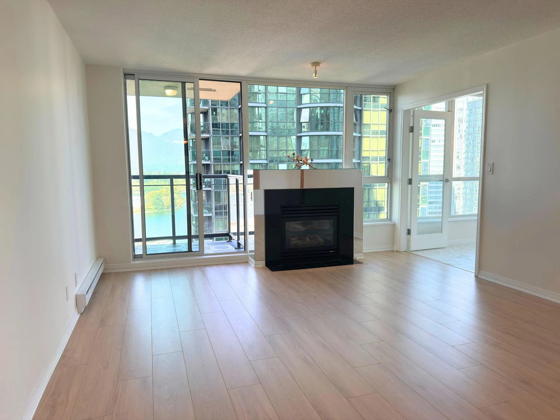 Photo 3 of 24 at #2206 – 1328 W Pender Street