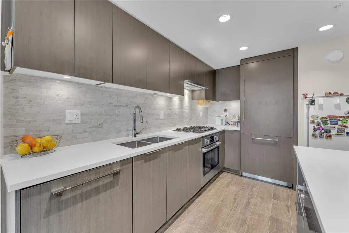 Photo 5 of 29 at #2507 – 1182 Westwood Street