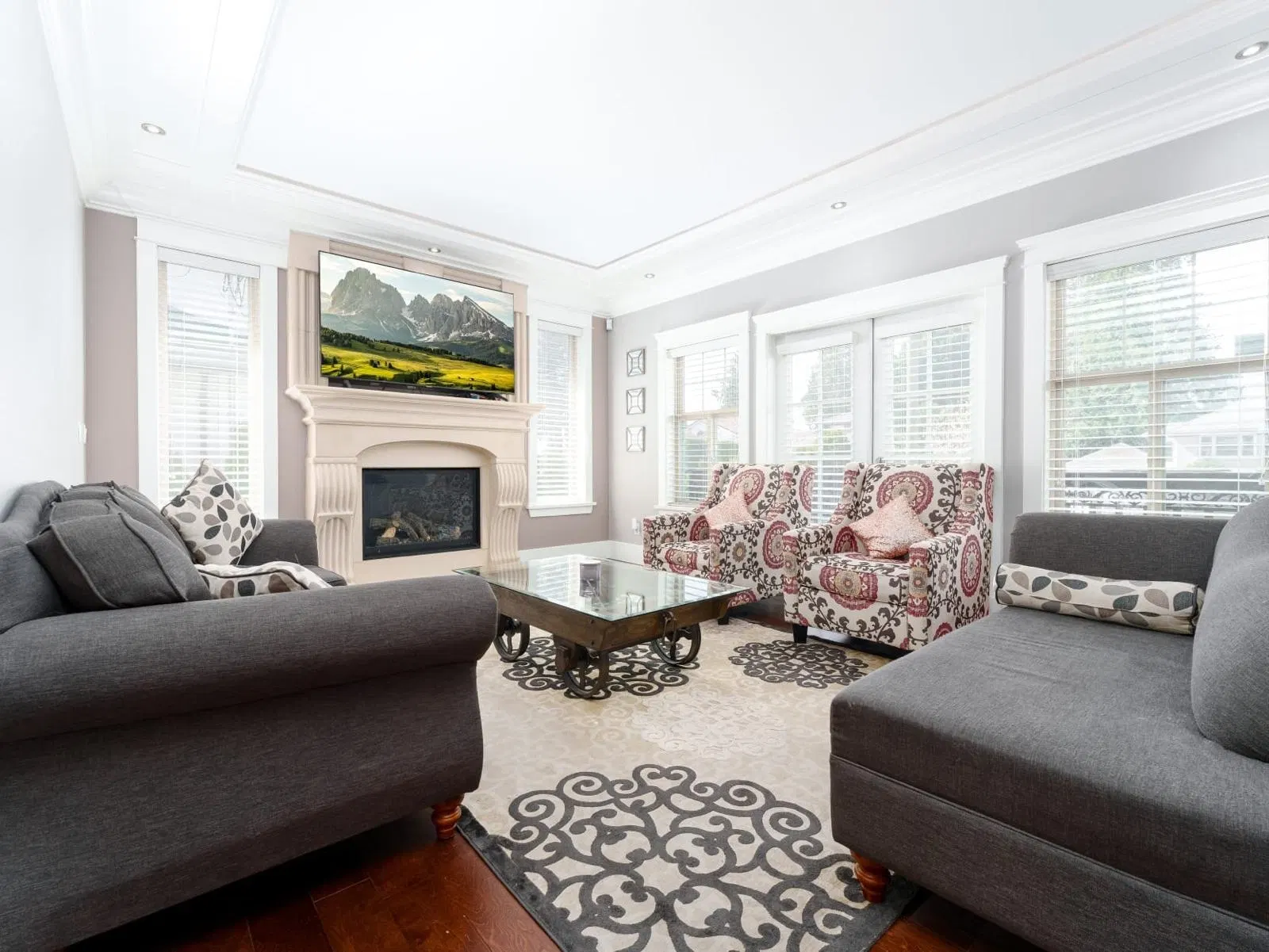 Photo 5 of 38 at 8588 Armstrong Avenue