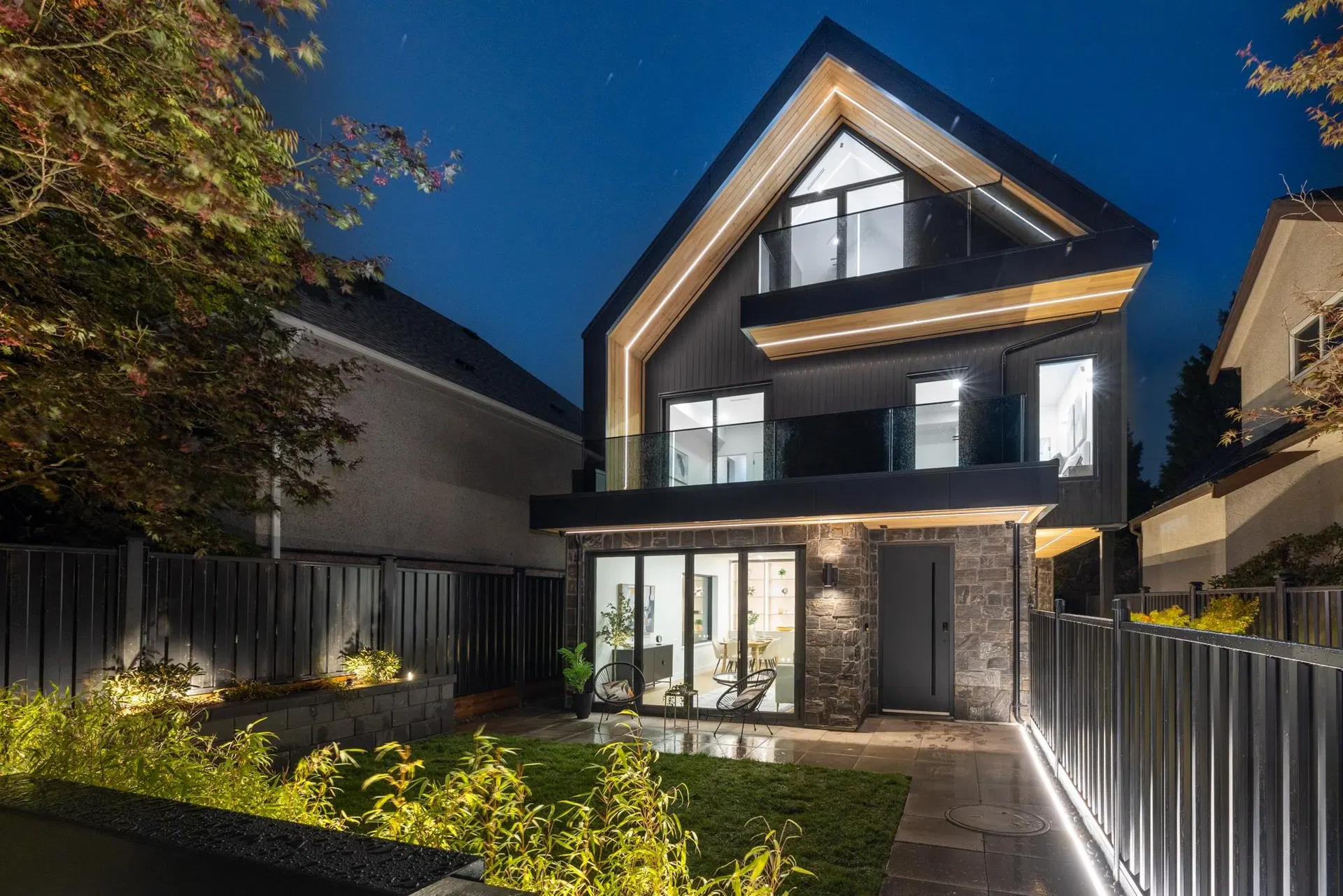 Photo 2 of 40 at #1 – 2145 Napier Street