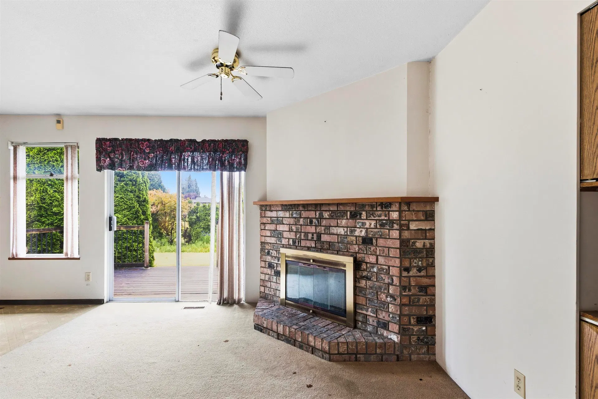 Photo 3 of 29 at 9381 139 Street