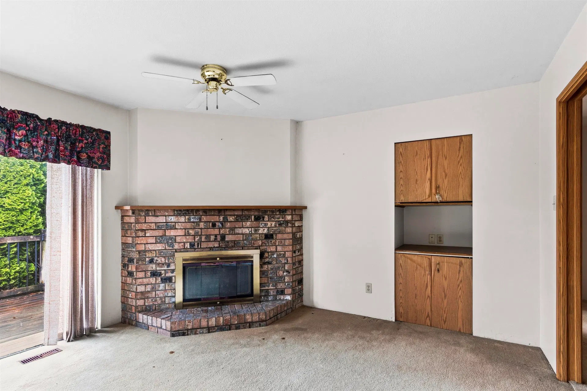 Photo 4 of 29 at 9381 139 Street