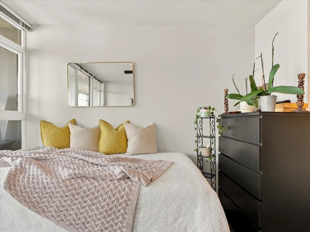 Photo 5 of 28 at #1608 – 555 Delestre Avenue