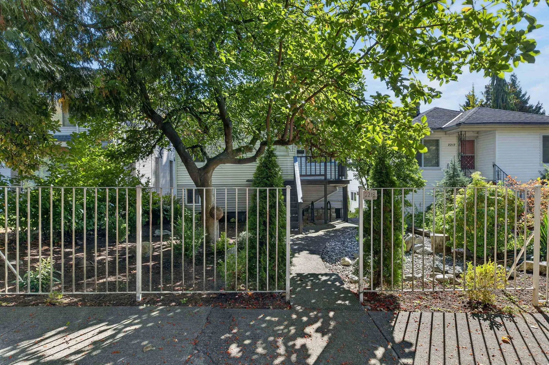 Photo 2 of 40 at 2218 E 11th Avenue