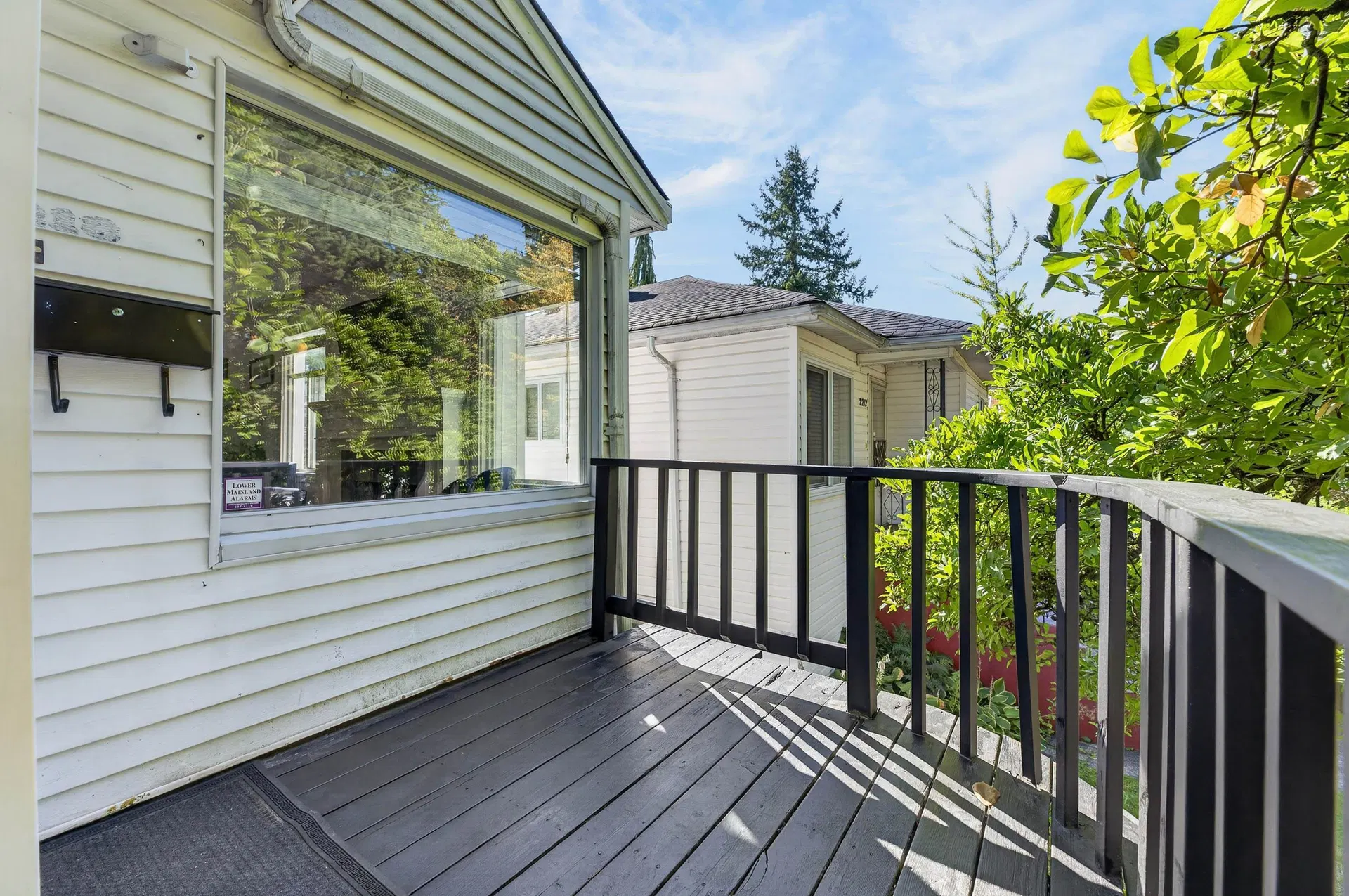 Photo 4 of 40 at 2218 E 11th Avenue