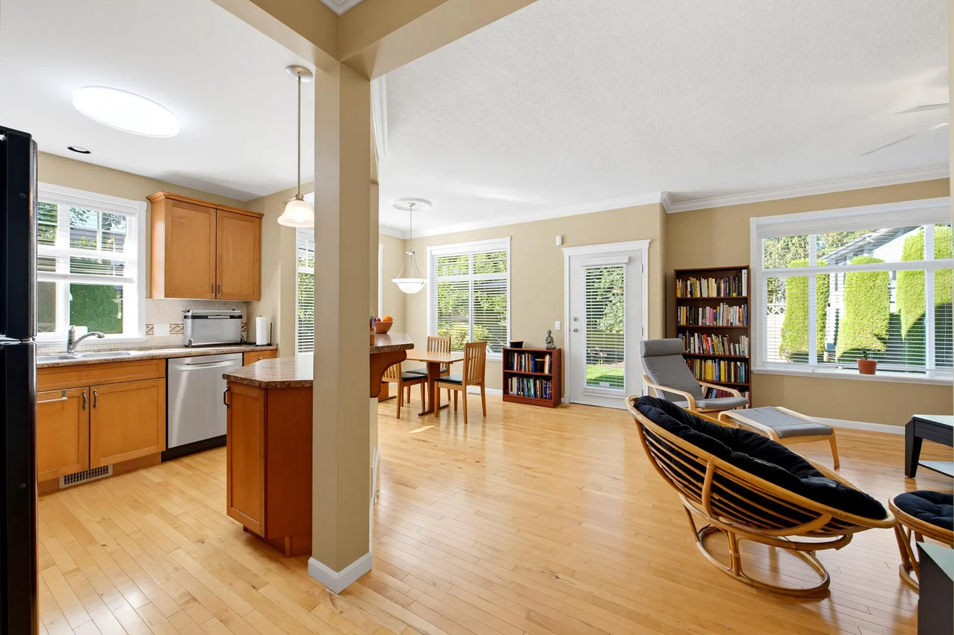 Photo 4 of 38 at #15 – 32849 Egglestone Avenue