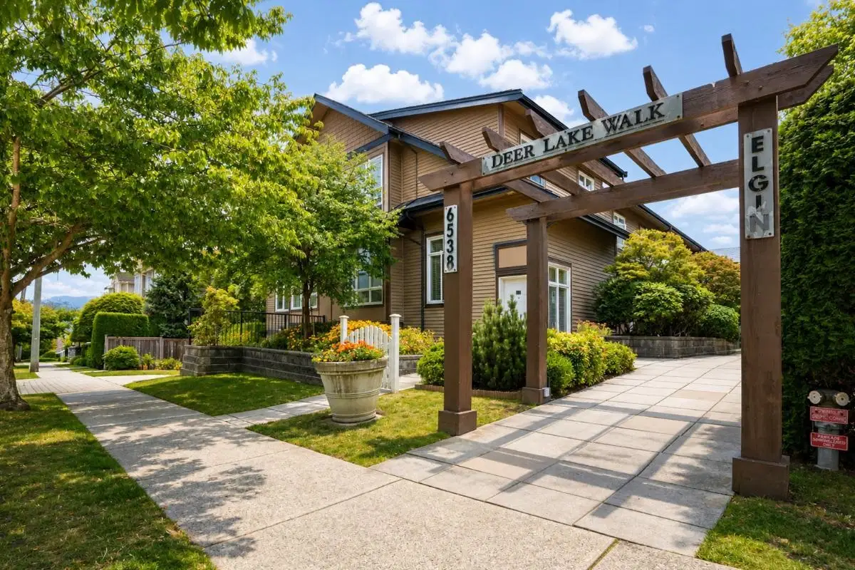 #12 – 6538 Elgin Avenue