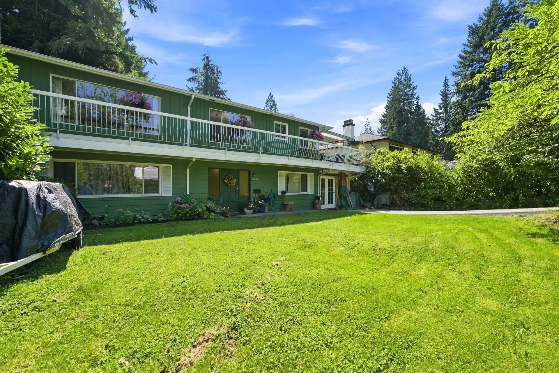 Photo 1 of 31 at 1033 Clements Avenue