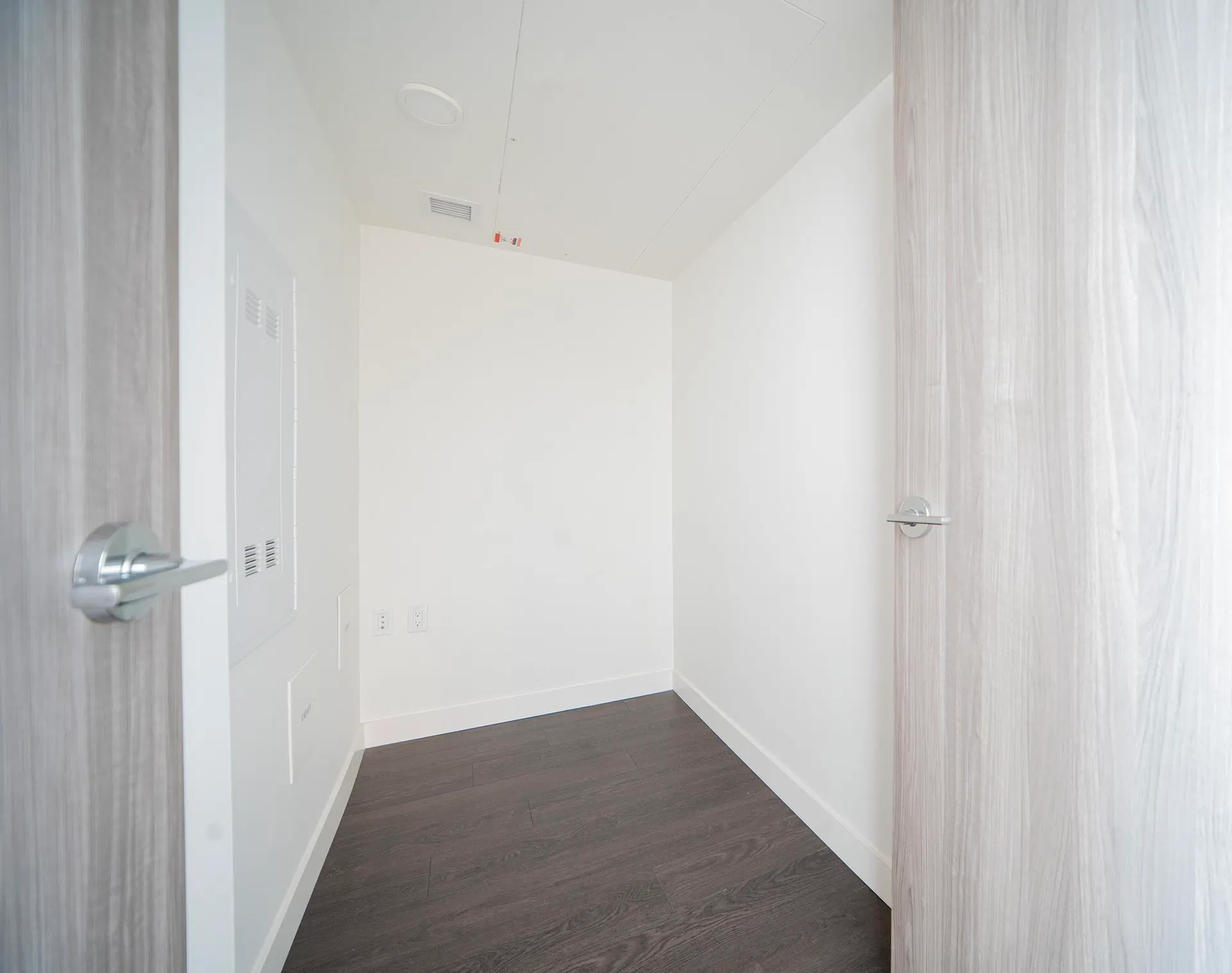 Photo 5 of 17 at #1107 – 433 SW Marine Drive