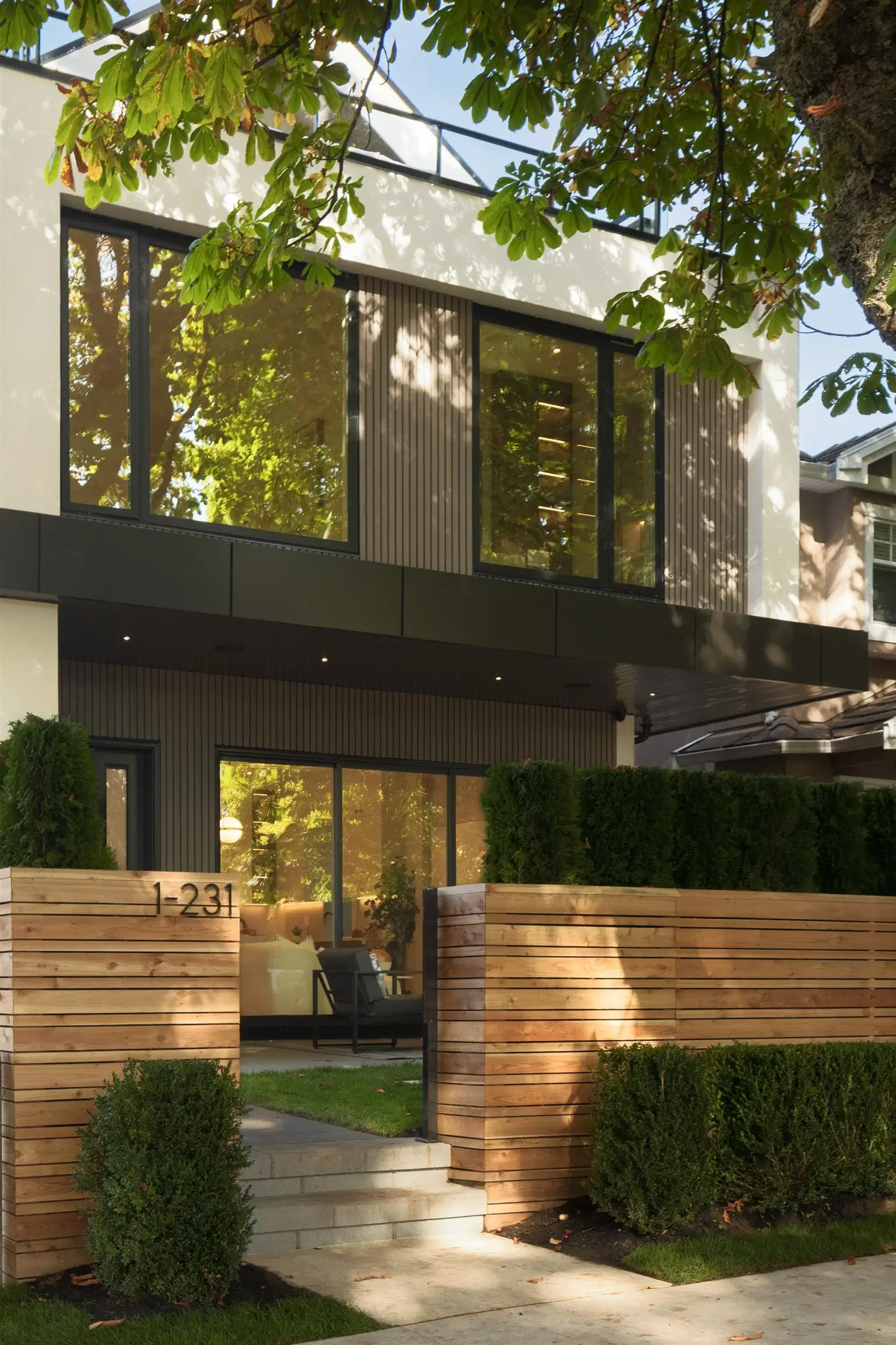 #1 – 231 39th Avenue