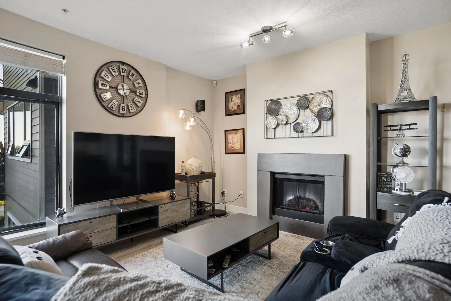 Photo 2 of 40 at #201 – 14300 Riverport Way