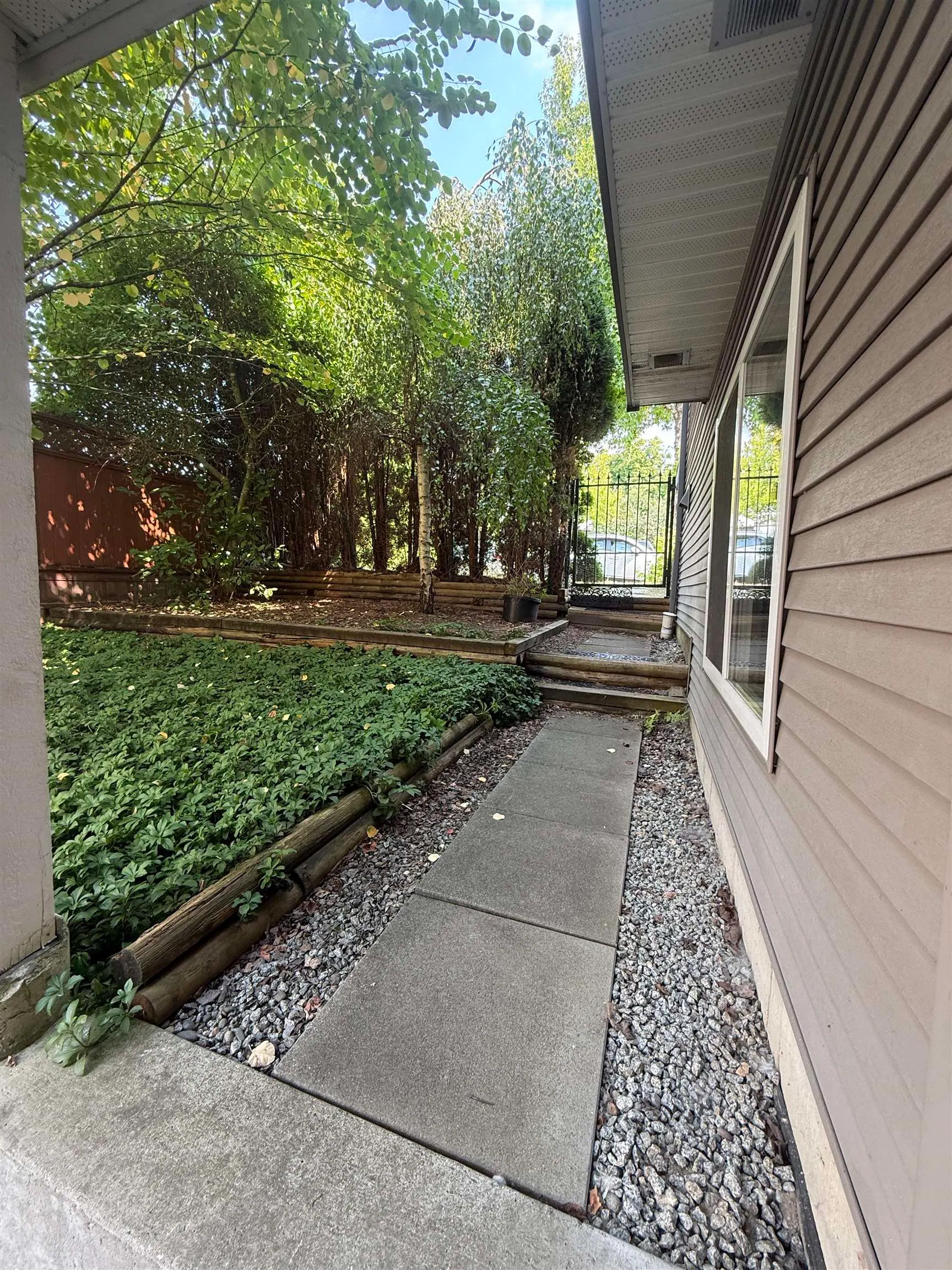 Photo 4 of 18 at GL – 12309 231b Street