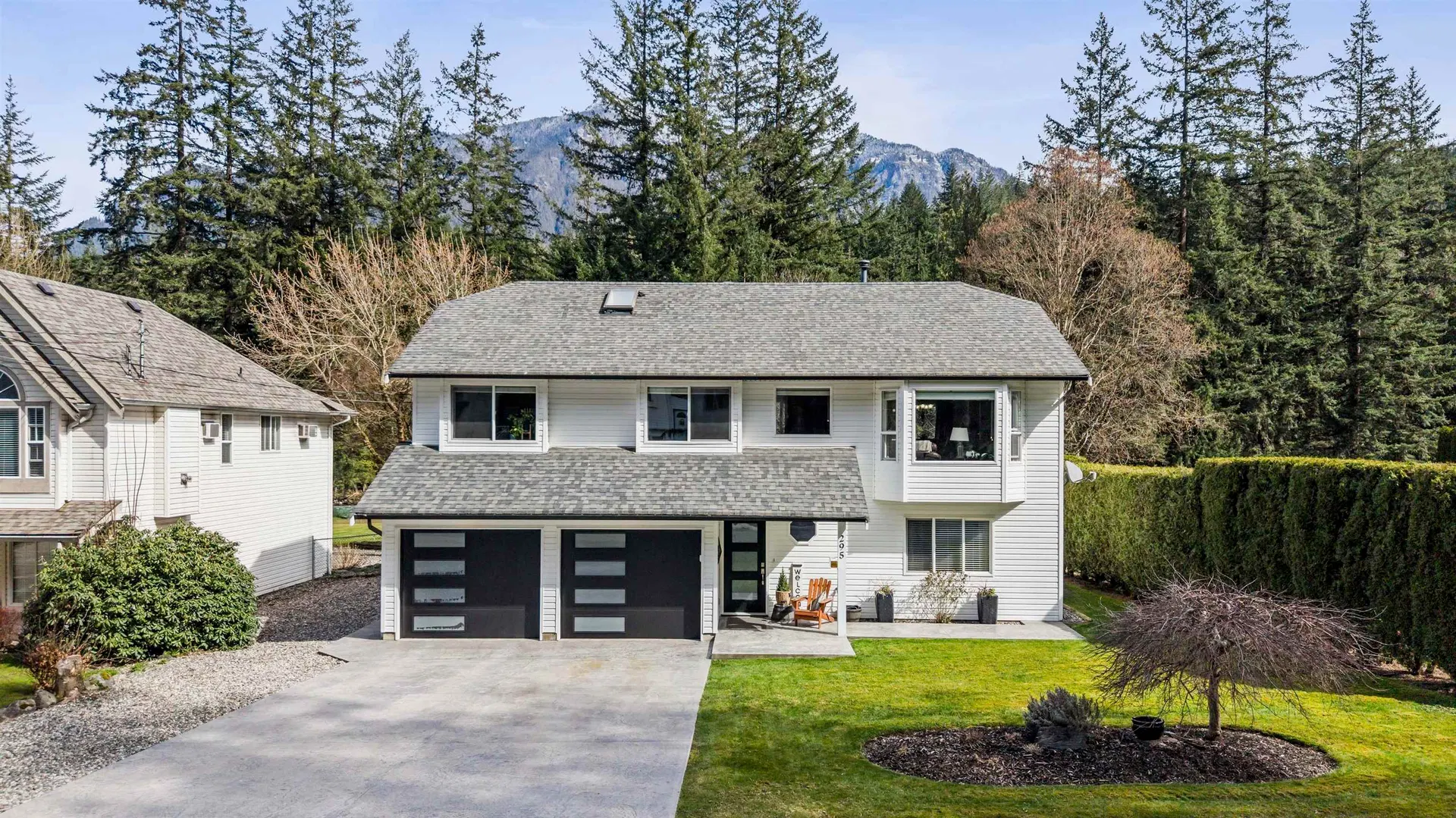 Photo 1 of 40 at 295 Forrest Crescent