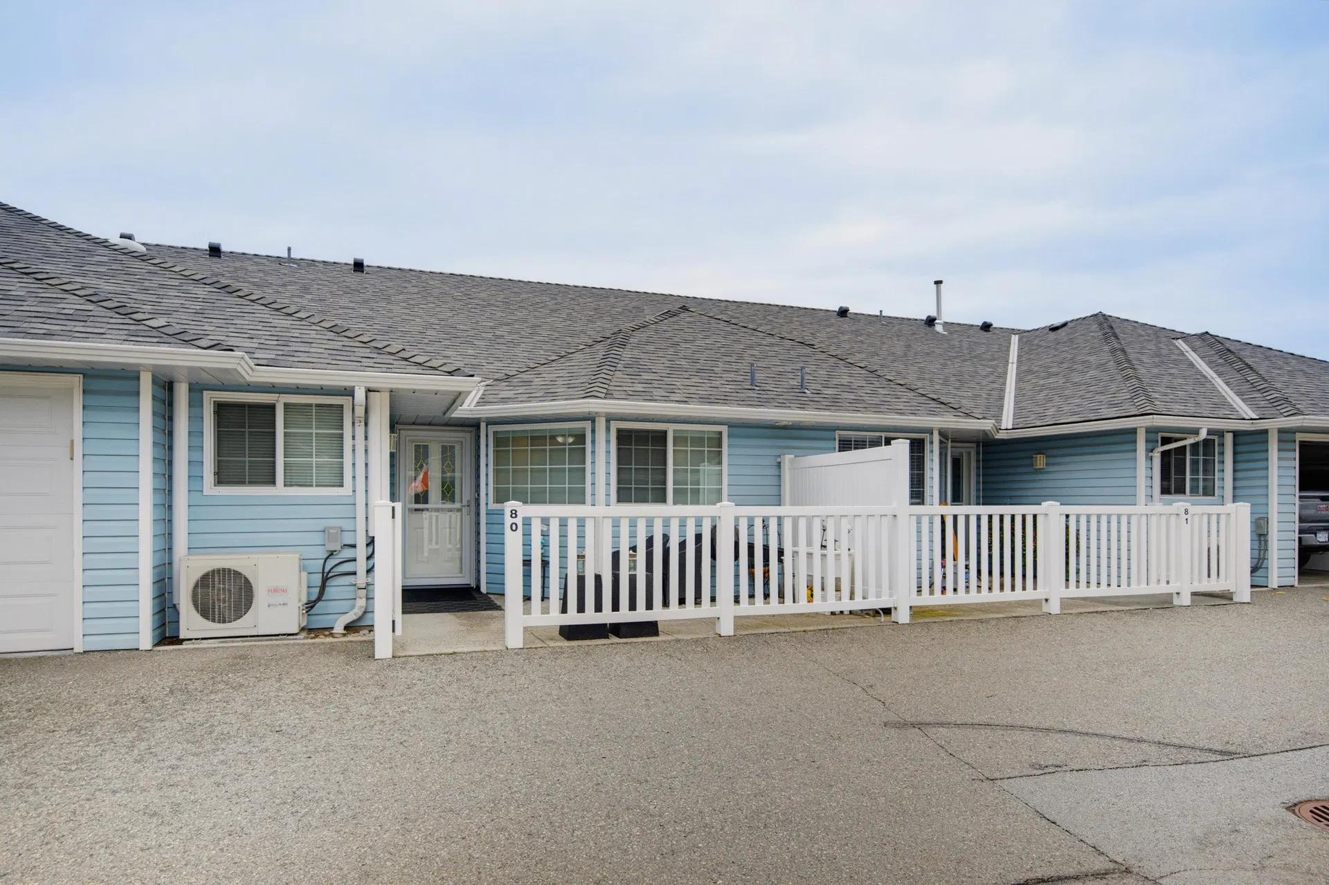 Photo 3 of 39 at #80 – 1450 Mccallum Road