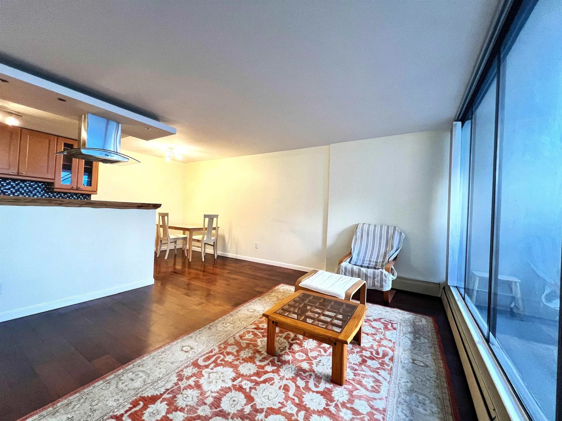 Photo 5 of 11 at #406 – 4200 Mayberry Street