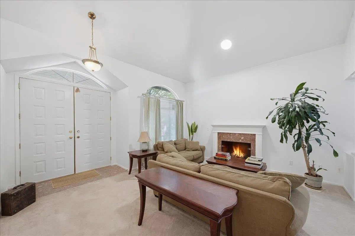 Photo 2 of 40 at 1594 Plateau Crescent