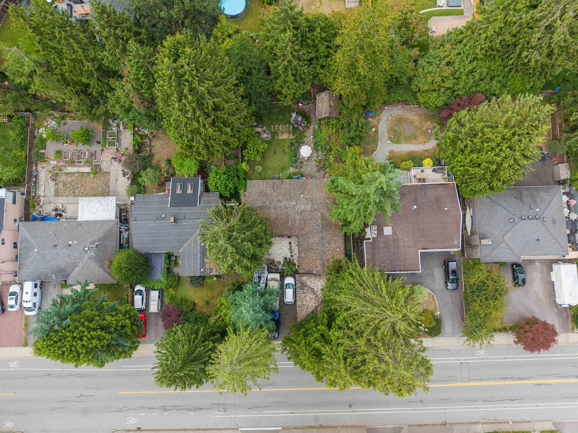 Photo 2 of 28 at 886 E 29th Street