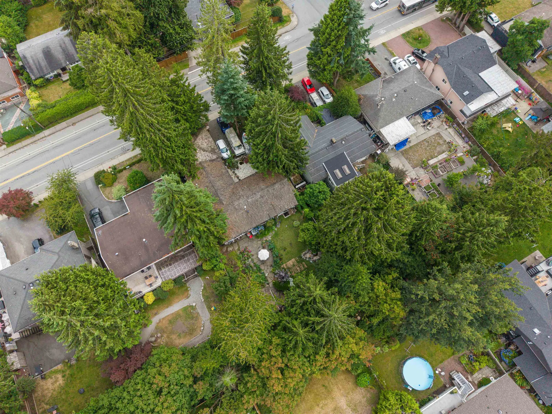 Photo 3 of 28 at 886 E 29th Street
