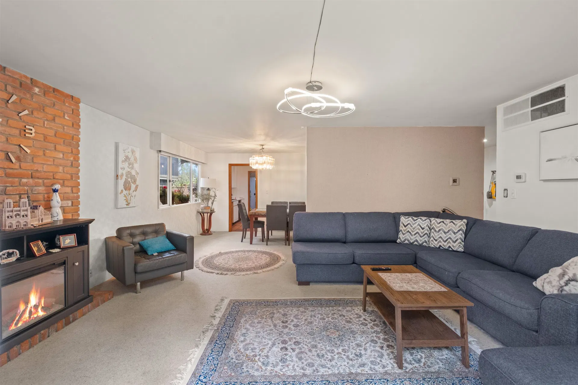 Photo 5 of 28 at 886 E 29th Street
