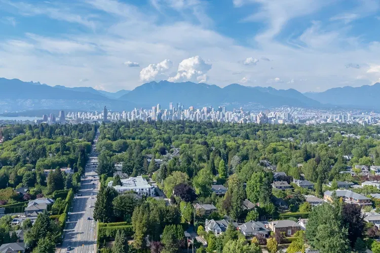 Photo 4 of 16 at 5088 Granville Street