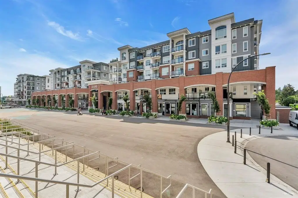 #4413 – 2180 Kelly Avenue