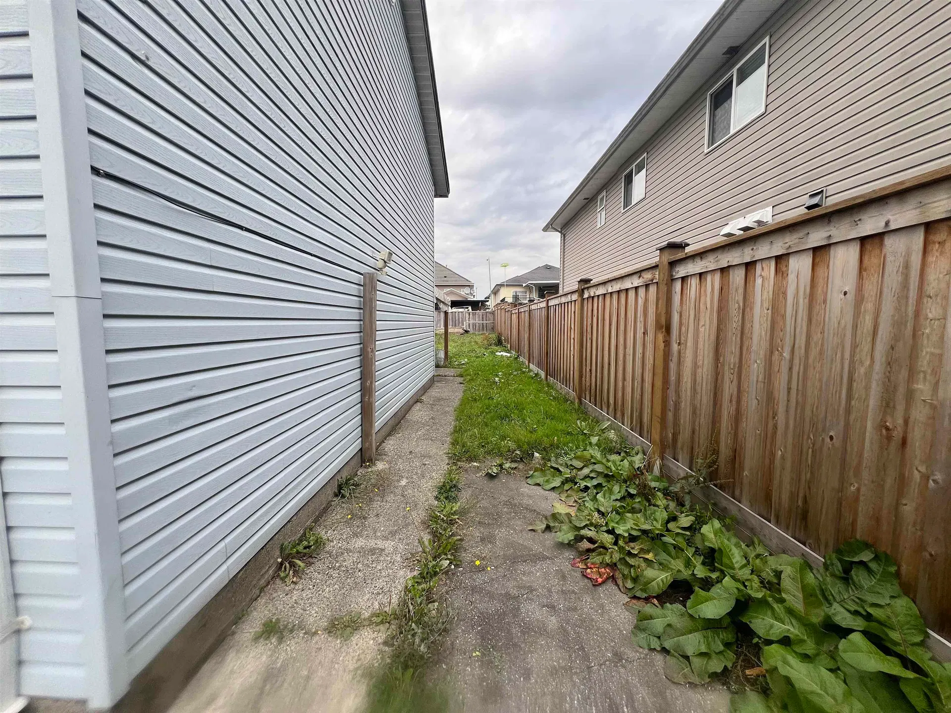 Photo 3 of 19 at 13421 87a Avenue