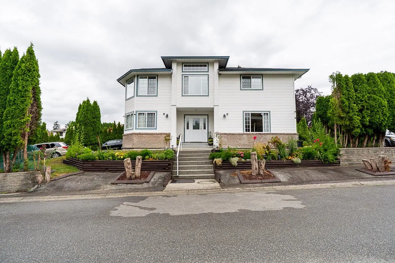 Photo 1 of 39 at 23161 123a Avenue