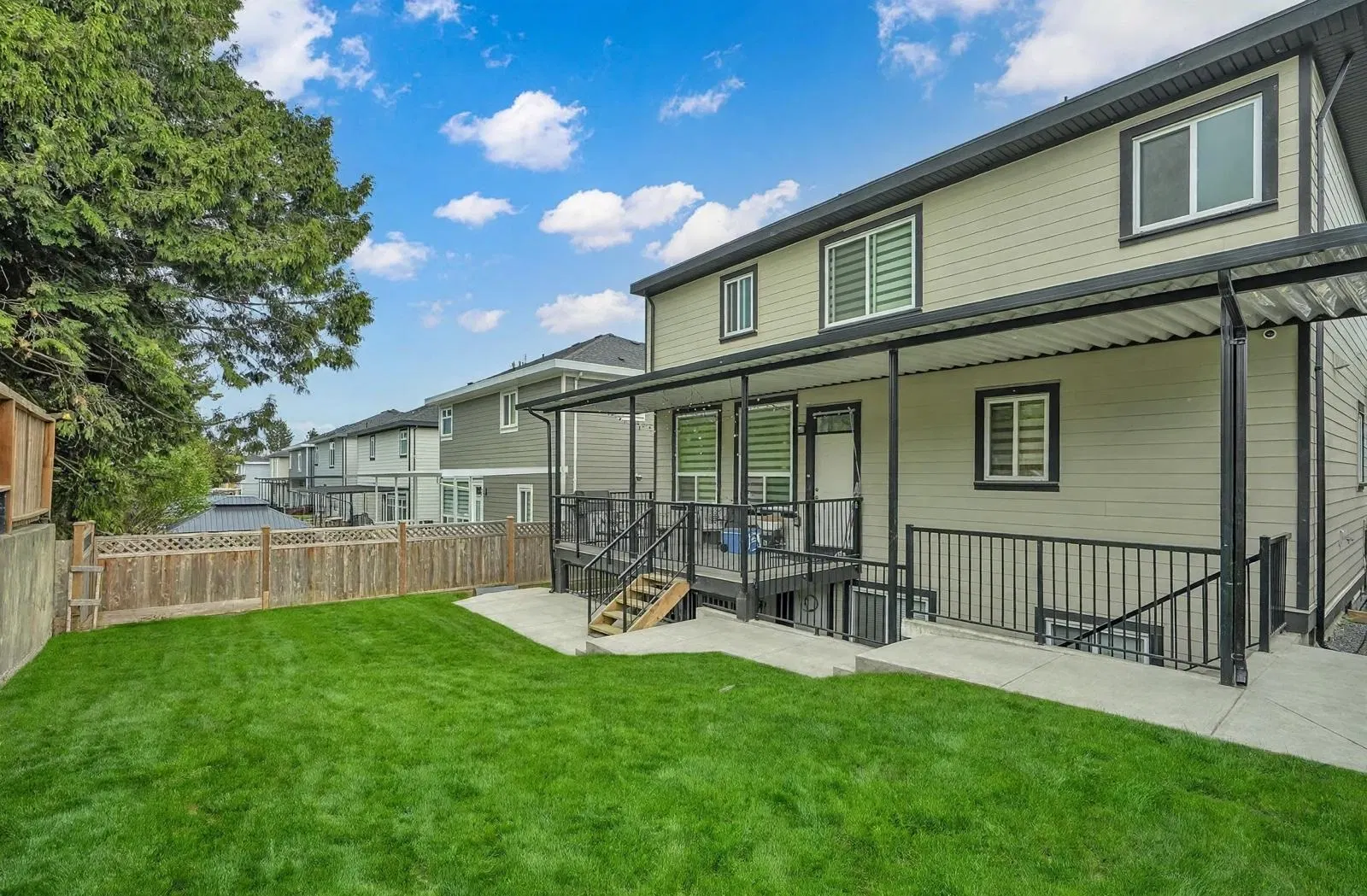 Photo 5 of 22 at 17217 59 Avenue