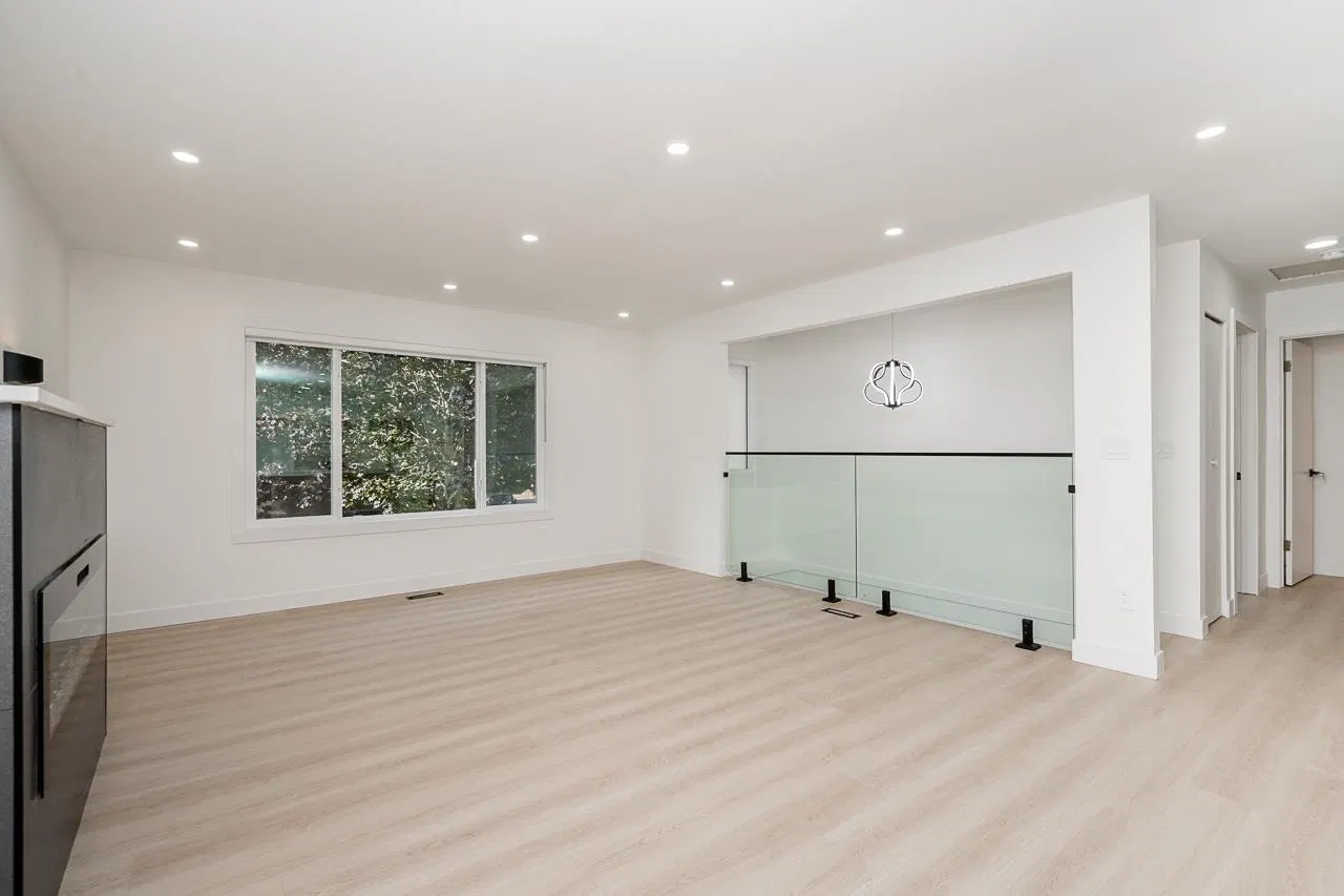 Photo 5 of 37 at 6738 128b Street