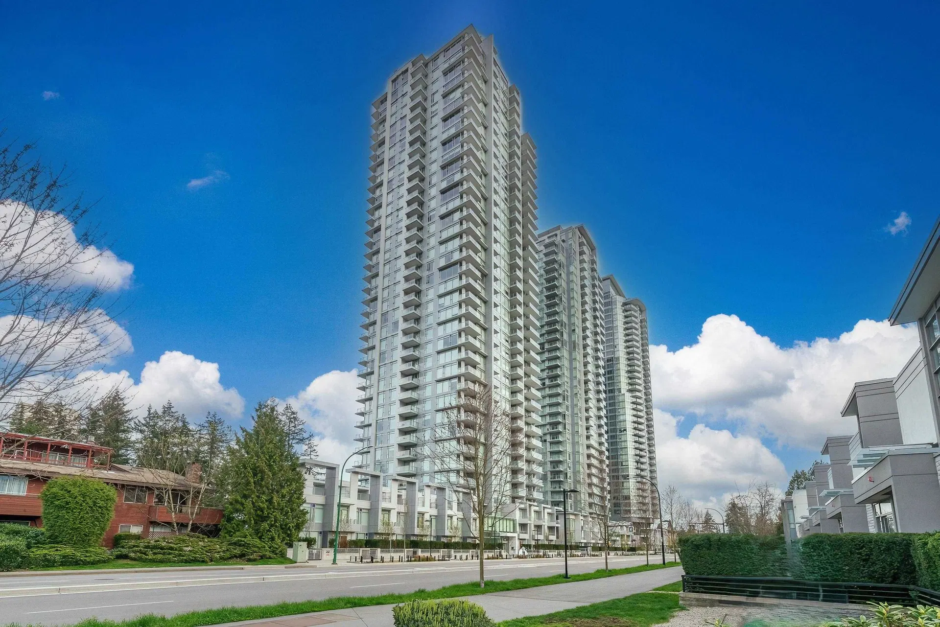 #1907 – 6538 Nelson Avenue