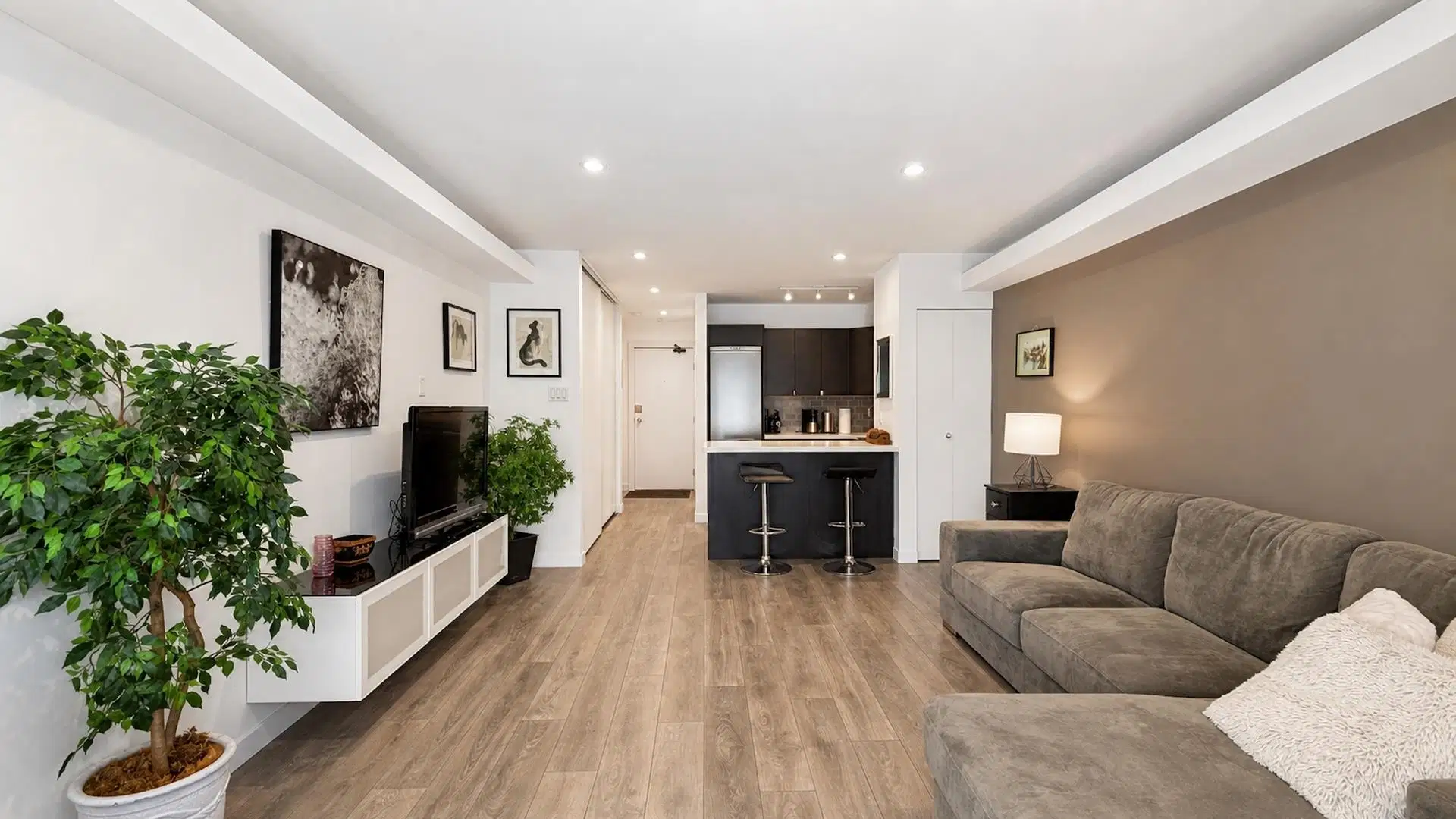 #214 – 1545 2nd Avenue