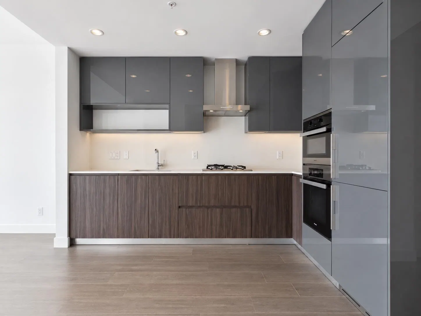 Photo 5 of 28 at #2505 – 6511 Sussex Avenue
