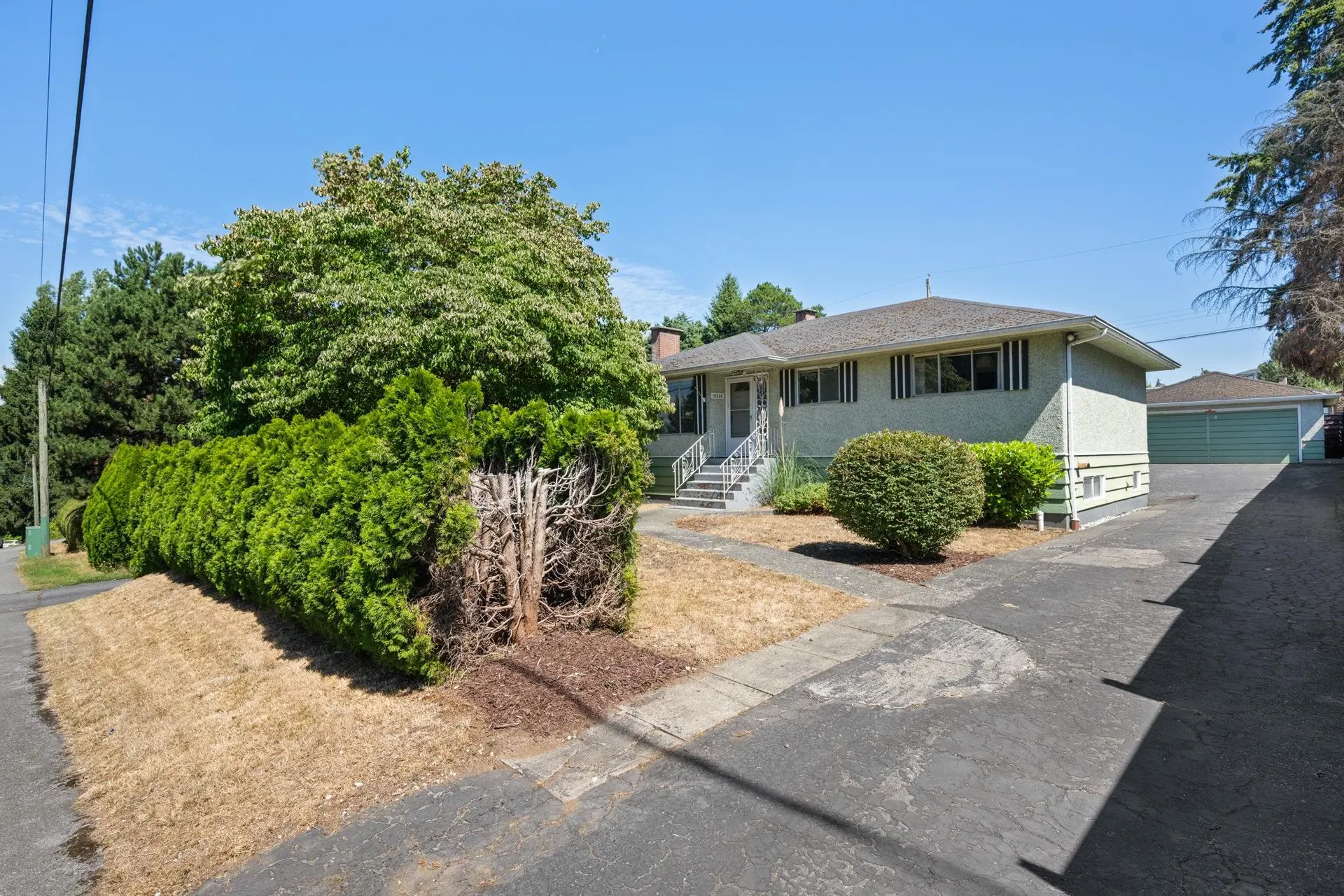 Photo 2 of 35 at 10836 128 Street