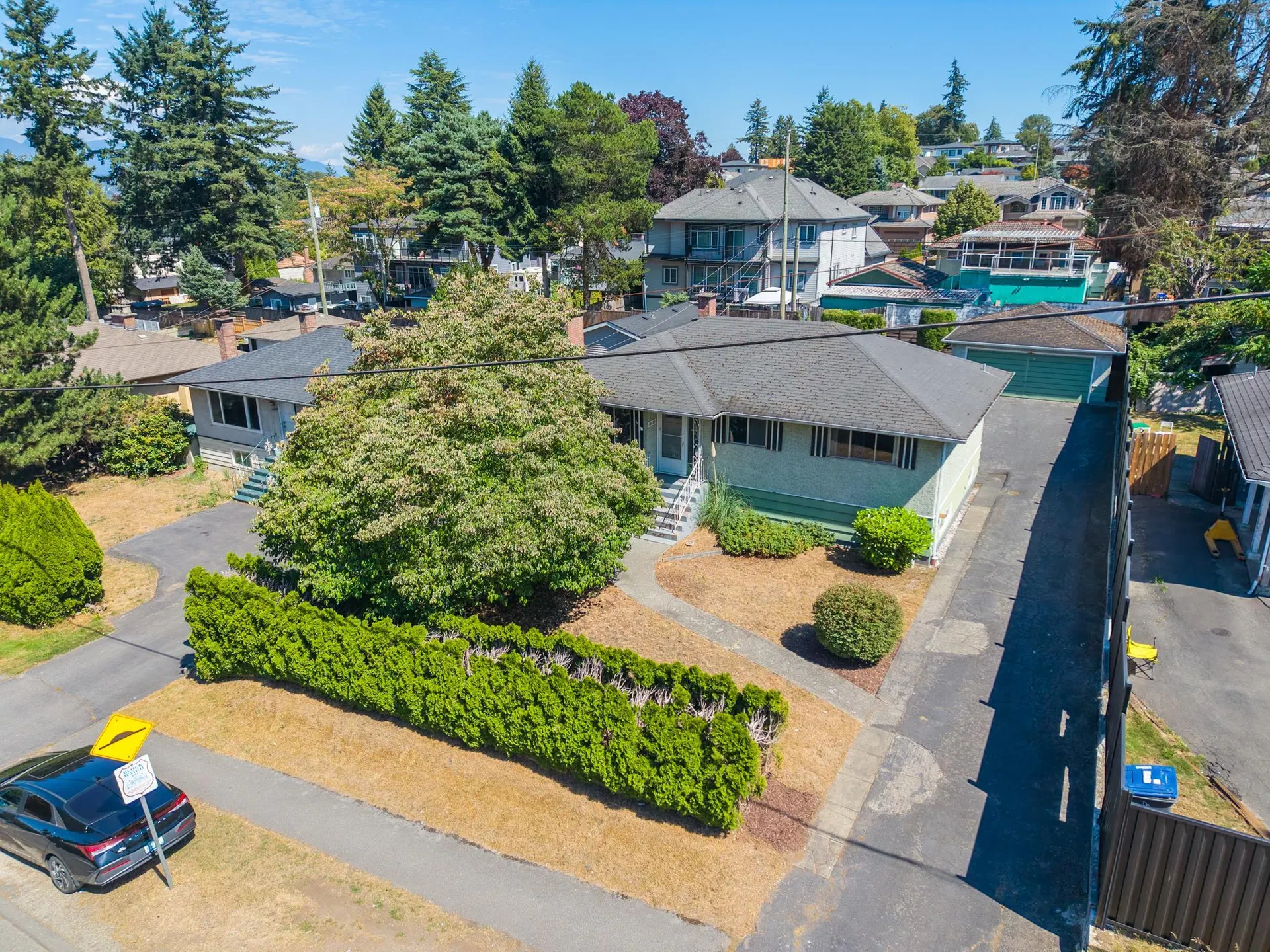 Photo 4 of 35 at 10836 128 Street