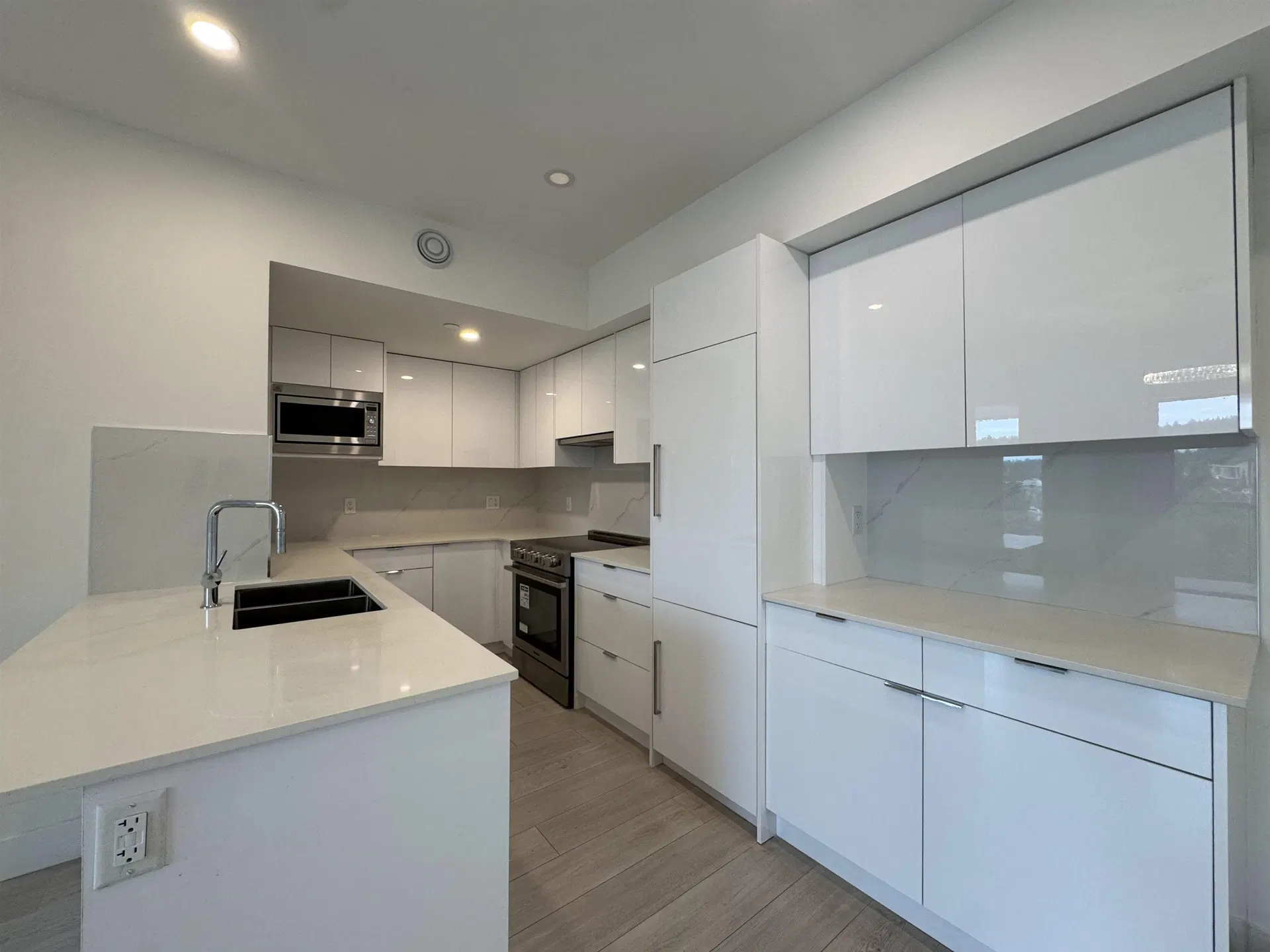 Photo 3 of 26 at #602 – 5399 Joyce Street