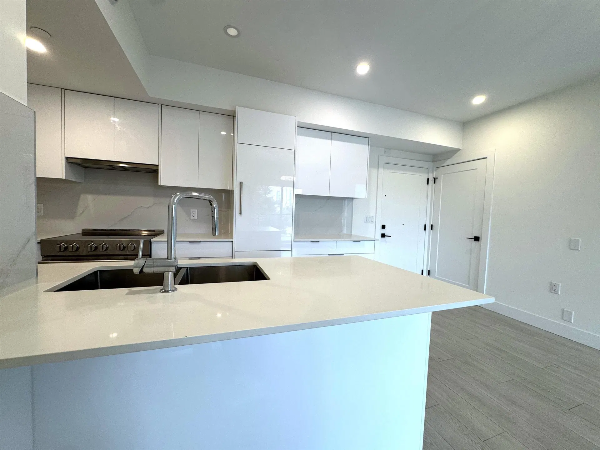 Photo 4 of 26 at #602 – 5399 Joyce Street