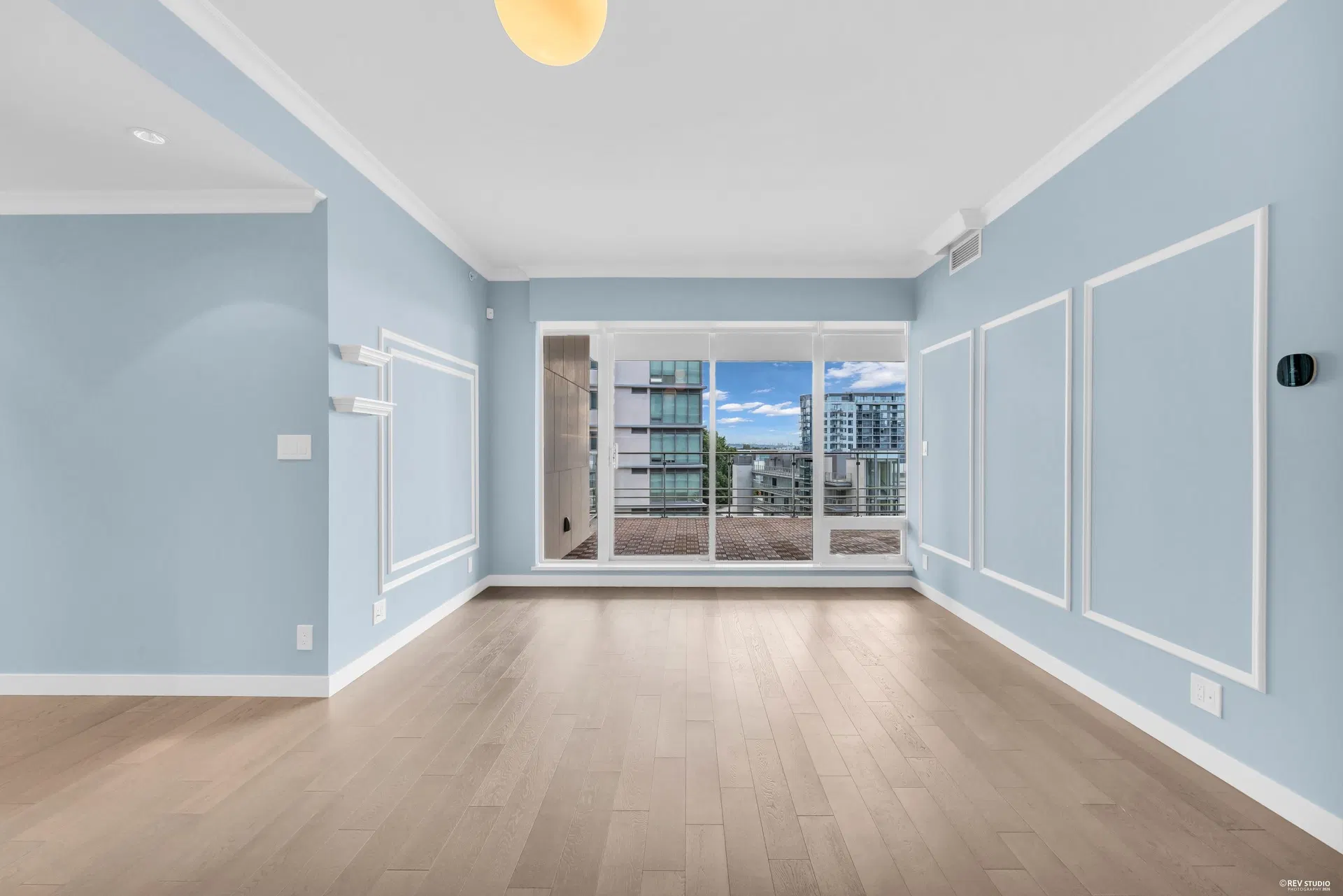 Photo 4 of 36 at #709 – 6622 Pearson Way
