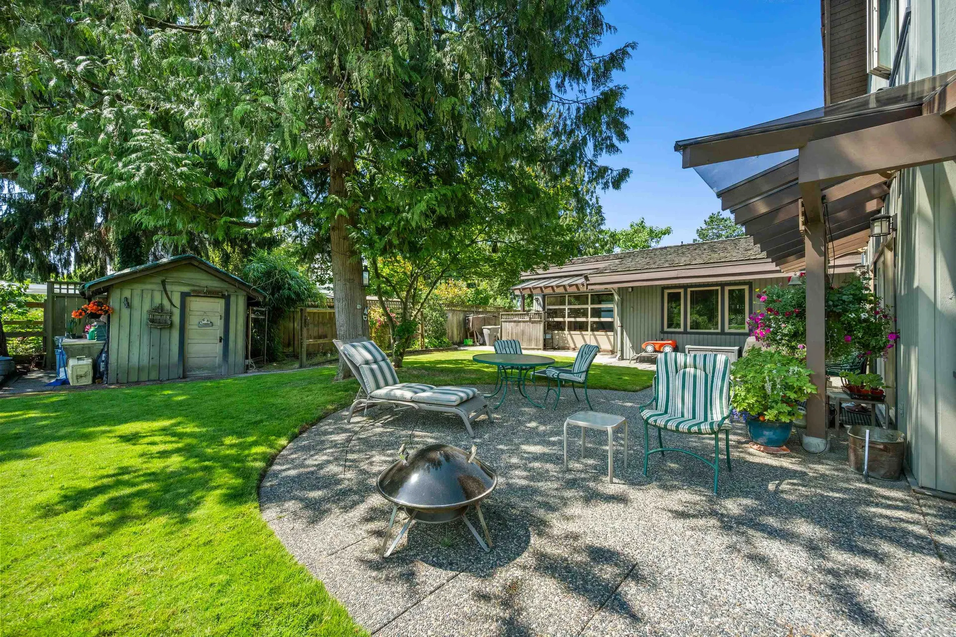 Photo 3 of 16 at 7026 Balaclava Street