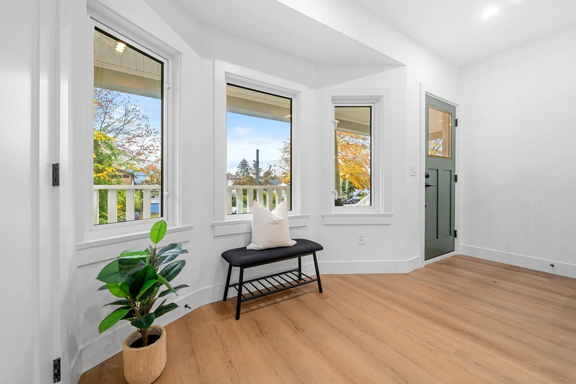 Photo 5 of 33 at 2528 Mcgill Street