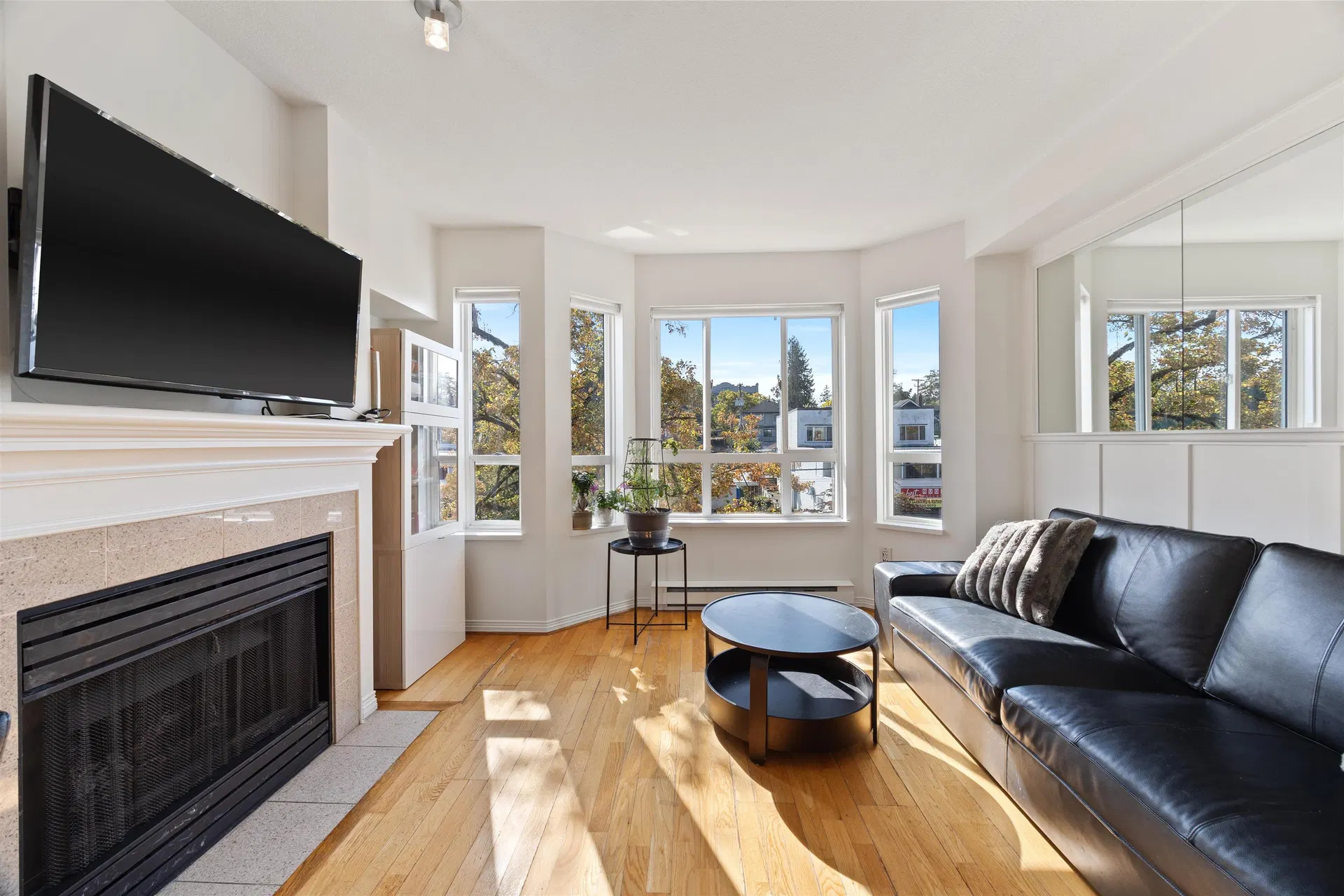 Photo 2 of 18 at #316 – 2565 W Broadway Street