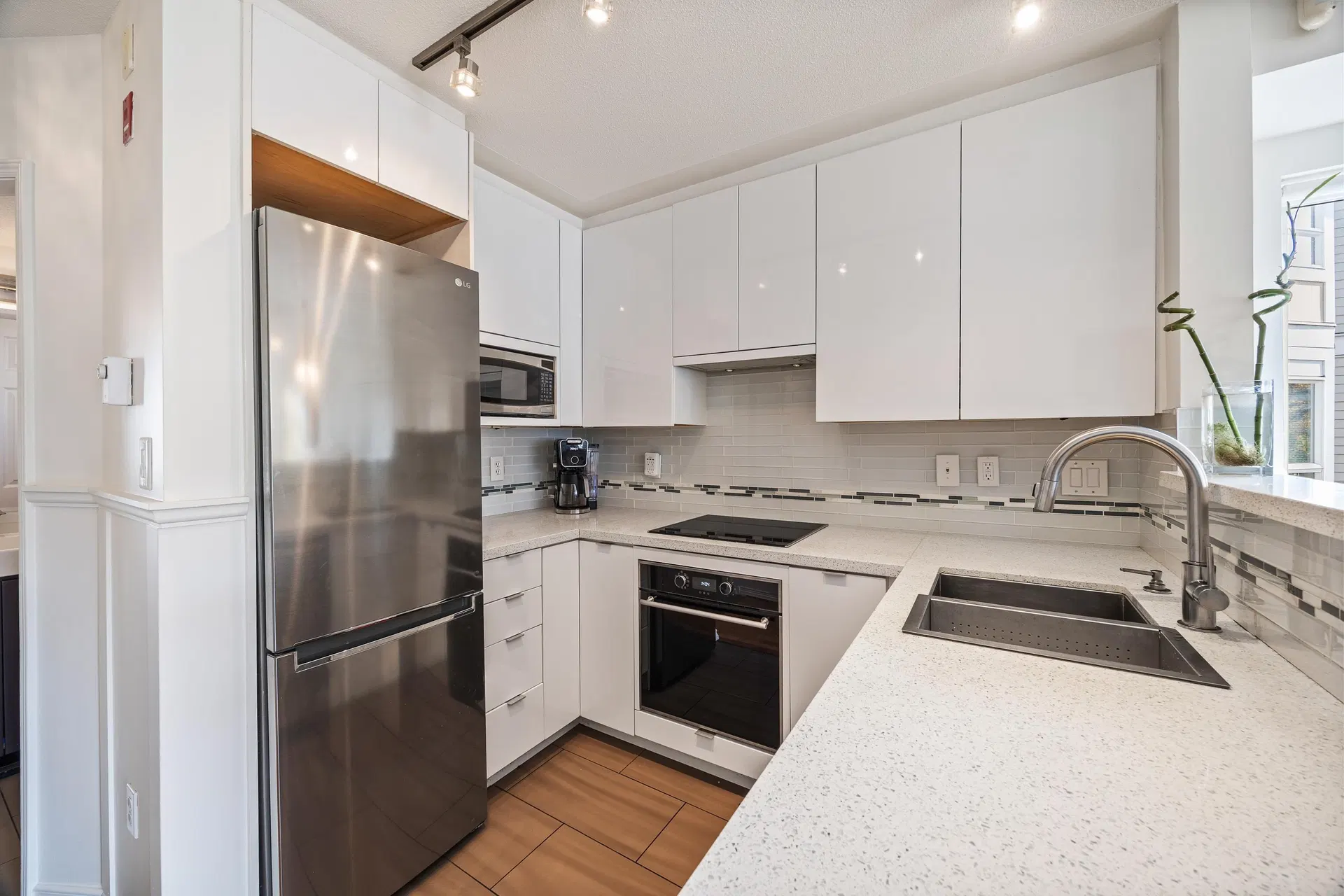 Photo 3 of 18 at #316 – 2565 W Broadway Street